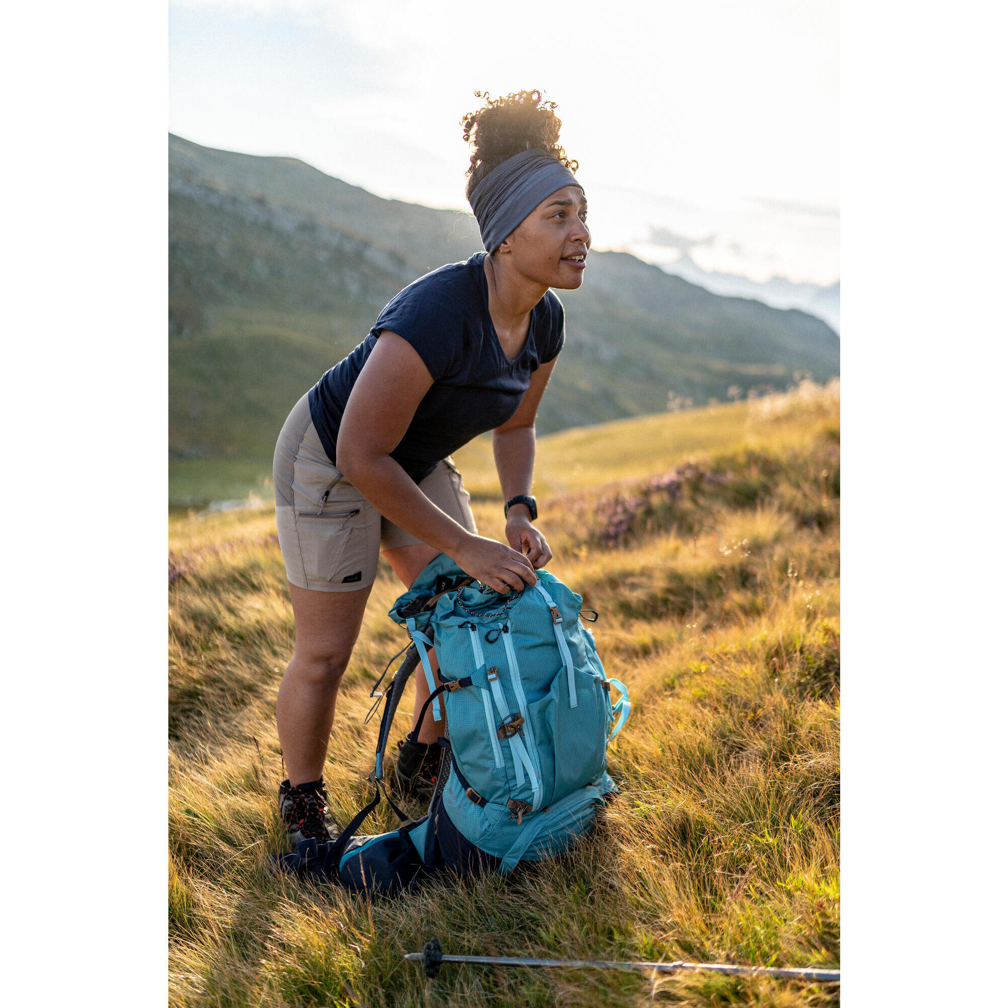 mochila-trekking-mujer-942ilx-1.jpg